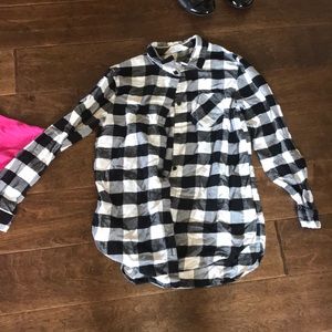 A bundle of to button down